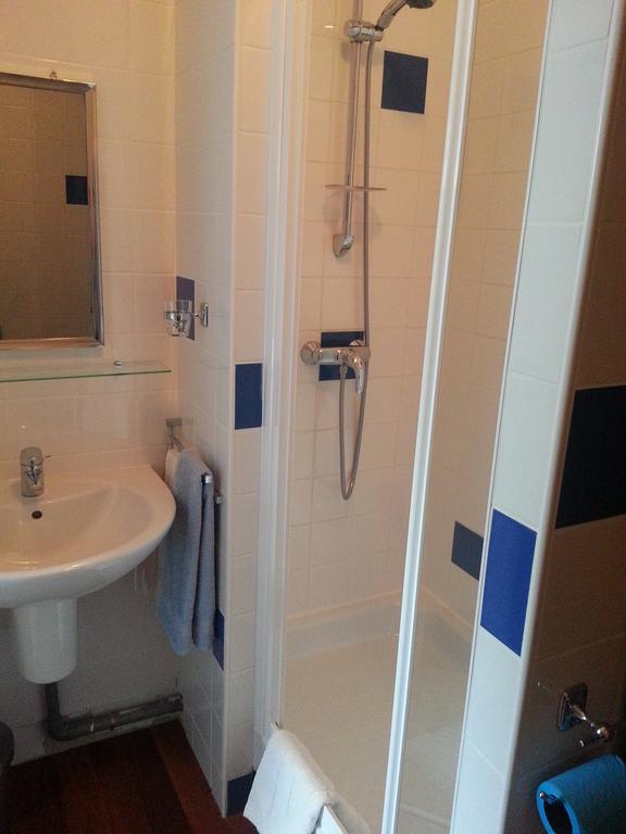Chambres D'Hotes Au Grillon Dort Moustey Rum bild